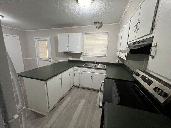 Building Photo - 3312 Lockwood Ct SW