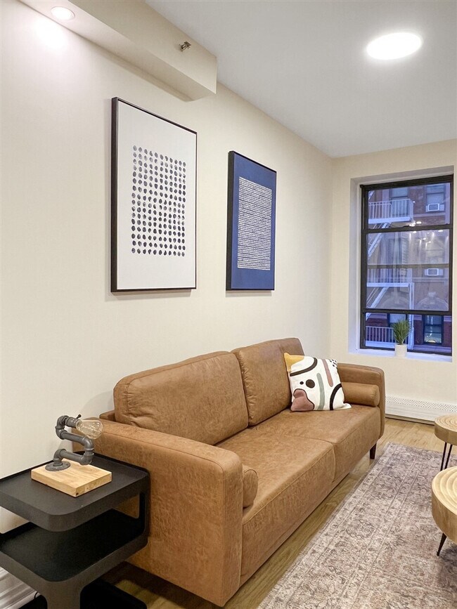 Foto del edificio - 179 E 102nd St