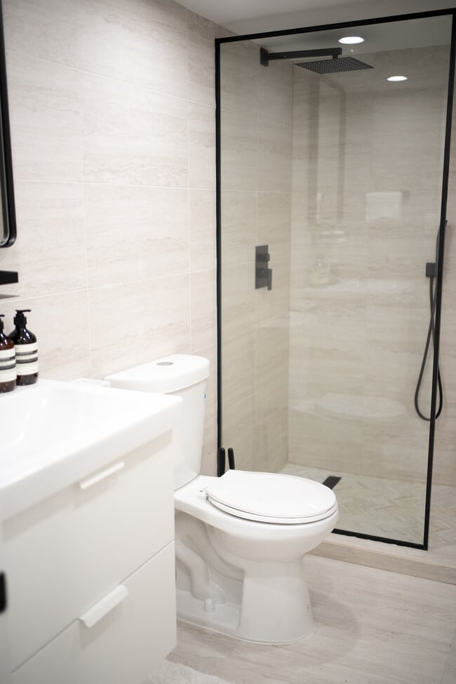 Bathroom - 402 Bergen Ave