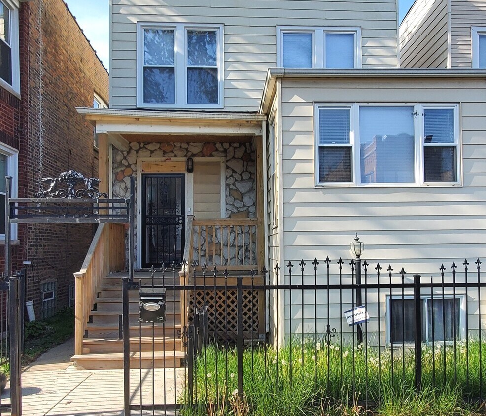 Primary Photo - 4920 W Potomac Ave