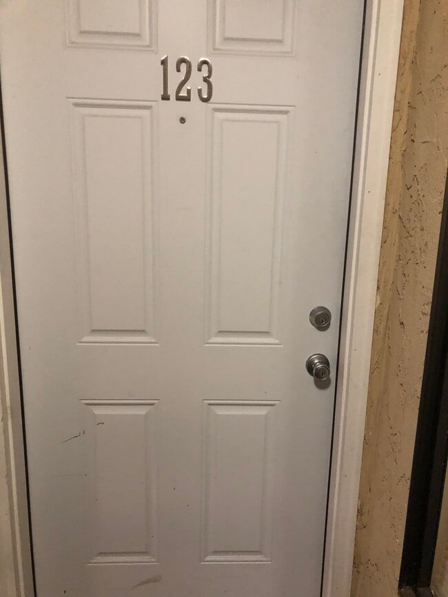 entrance to condo - 12515 NE 145th Pl