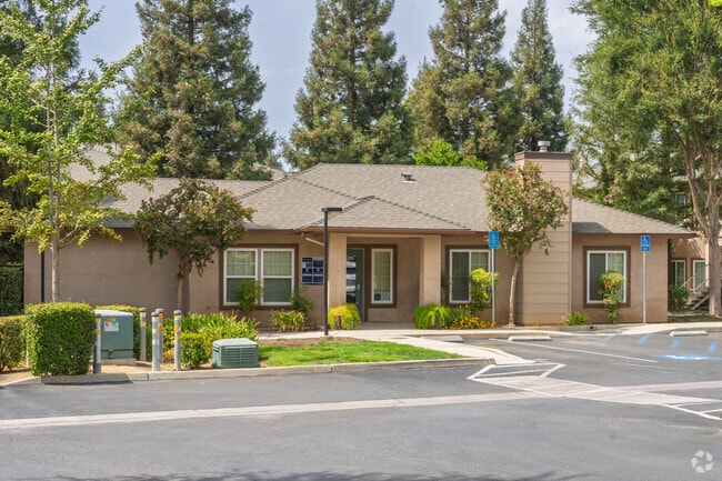 Leasing Office - Oak Park