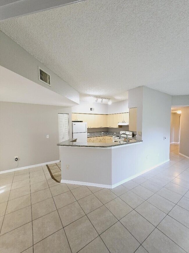 Foto del edificio - 320 Crestwood Cir