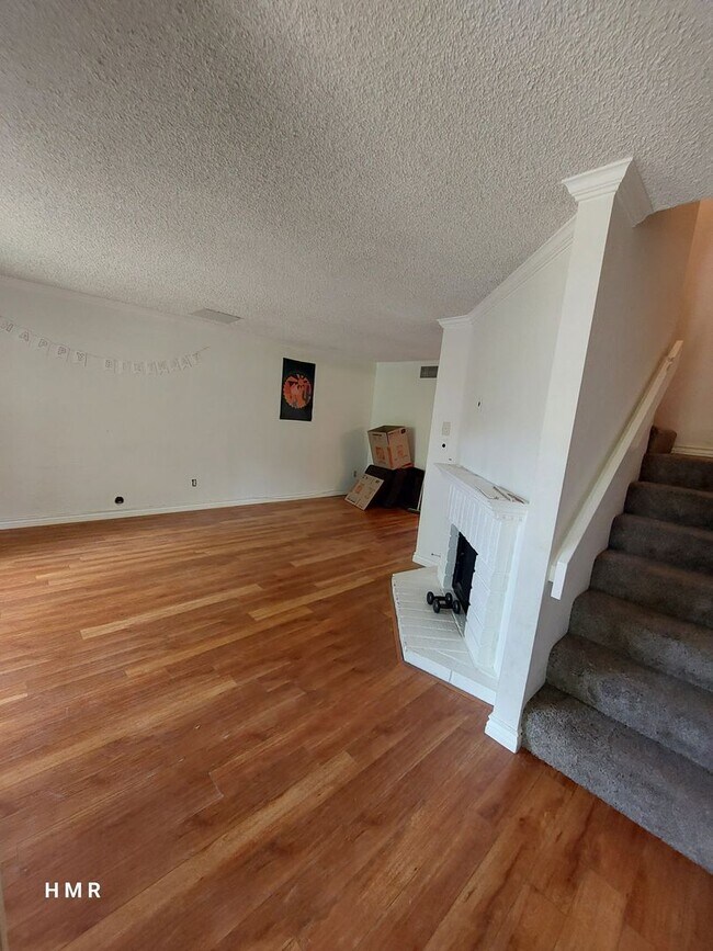 Building Photo - 3 bedrooms 3 baths in San Dimas Glenwood T...