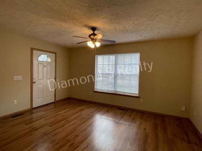Building Photo - 2311 N Rogers Ave