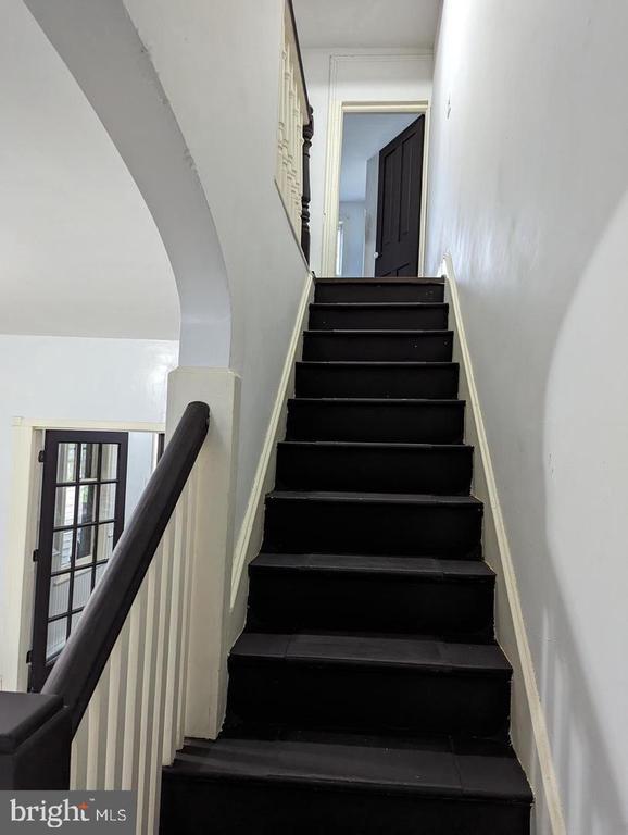 Foto del edificio - 327 W Race St