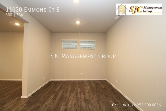 Foto del edificio - Five-bedroom house for rent in Puyallup