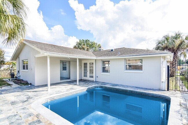 Building Photo - 7015 Ingleside Dr
