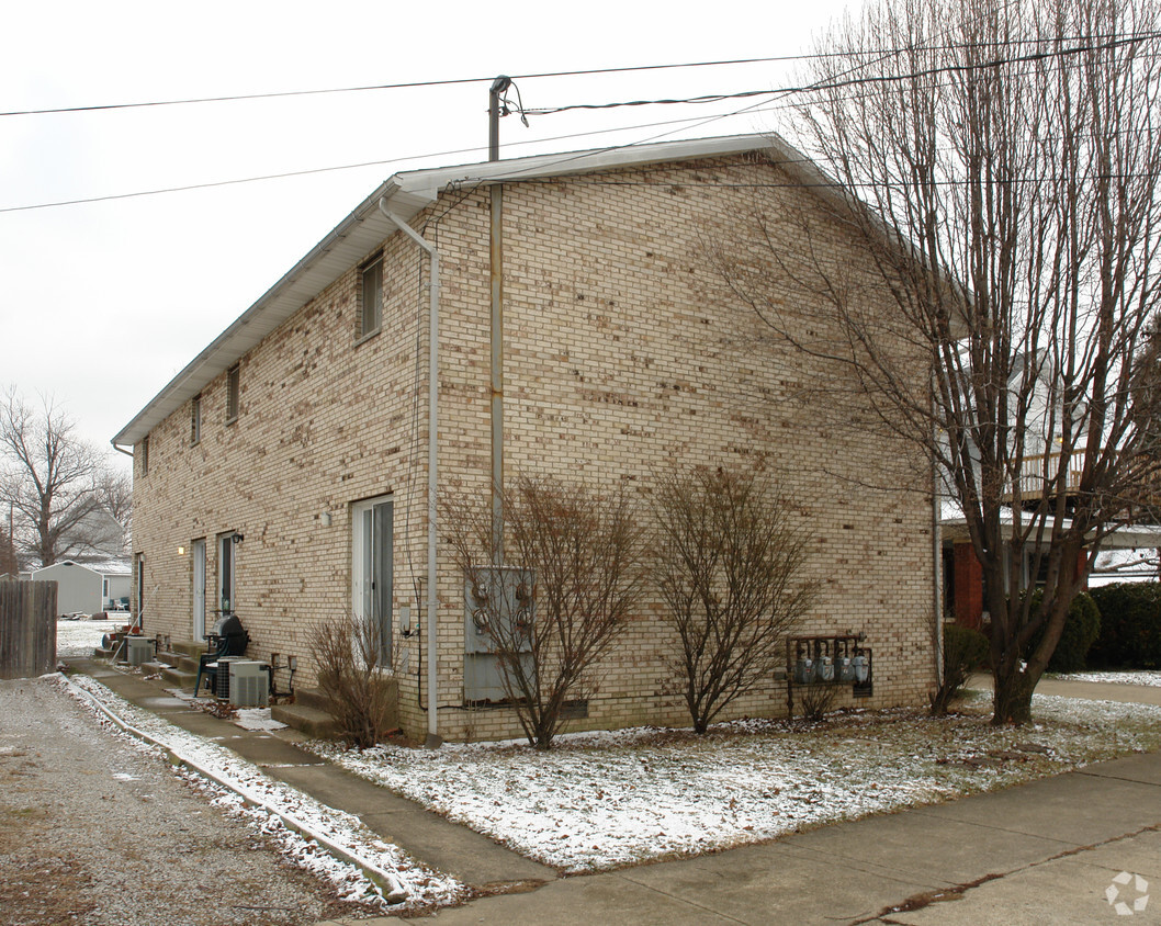 Building Photo - 431 Victoria Ave