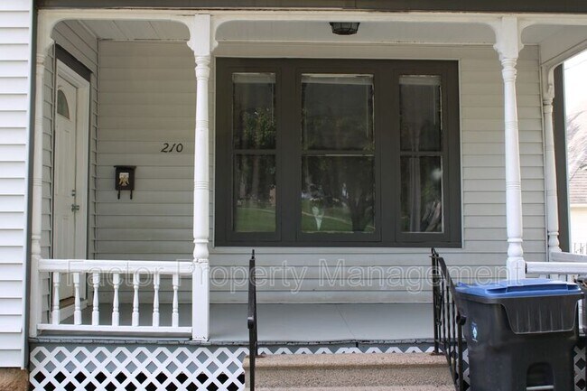 Photo - 210 S 4th St Apartment