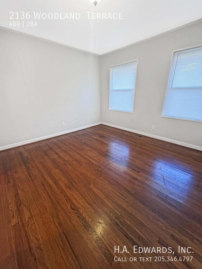 Foto del edificio - 2136 Woodland Terrace