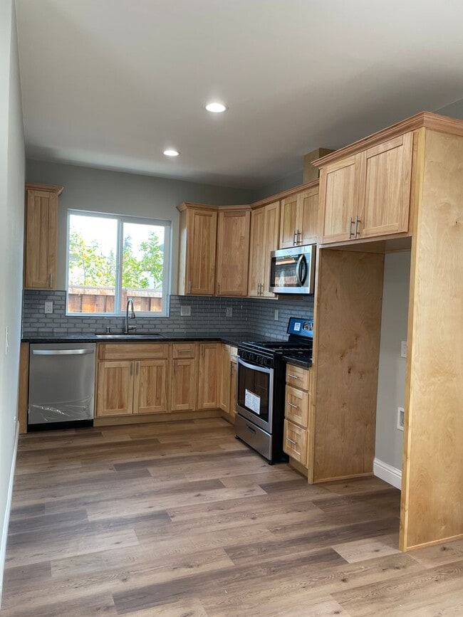 Building Photo - 02636
