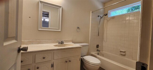 Building Photo - 404 Creek Cove