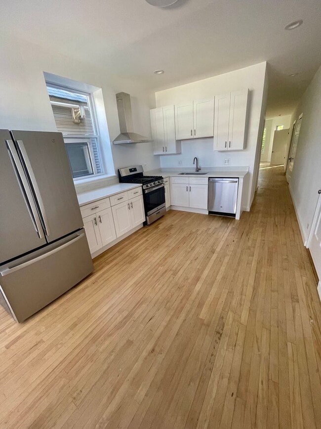 Photo - 1336 W Barry Ave Apartment