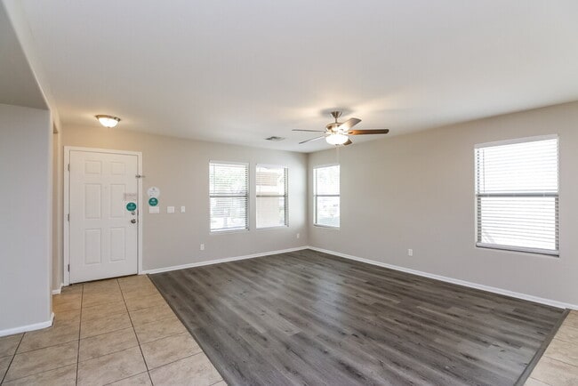 Building Photo - 992 S Hawk Ln