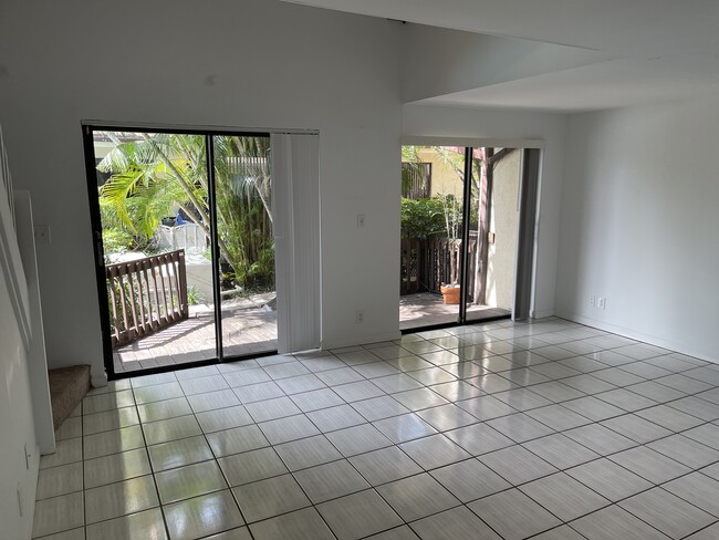 Building Photo - 24 Hendricks Isle