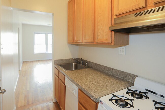 Foto del edificio - 3917 N Pine Grove Ave