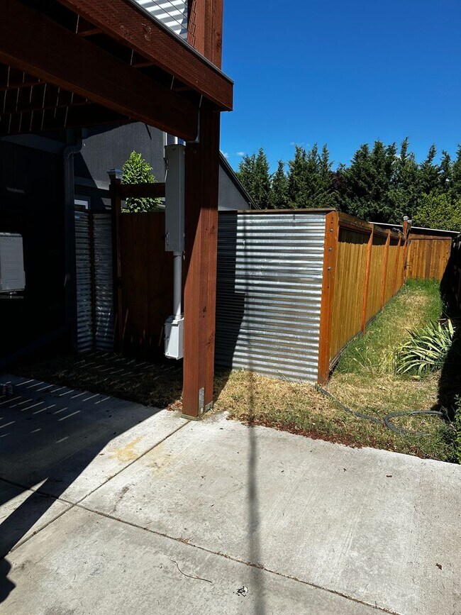 Foto del edificio - BEAUTIFUL STUDIO IN ASHLAND WITH A PRIVATE...