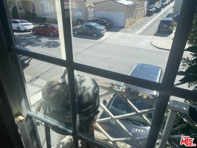 Foto del edificio - 9415 Charleville Blvd