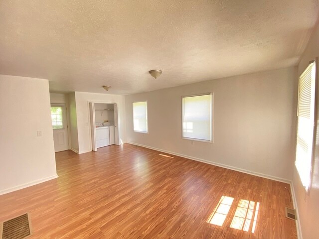 Foto del edificio - 284 Tiny Rd