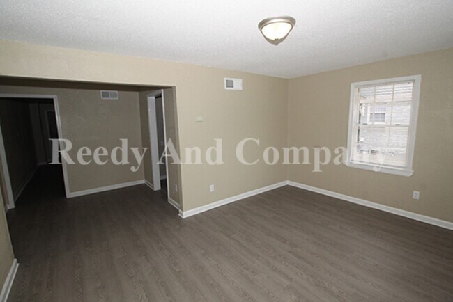 Building Photo - 89 Eastview Dr