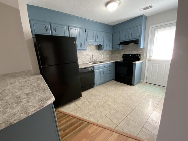 Building Photo - 140-10 Lanier Dr
