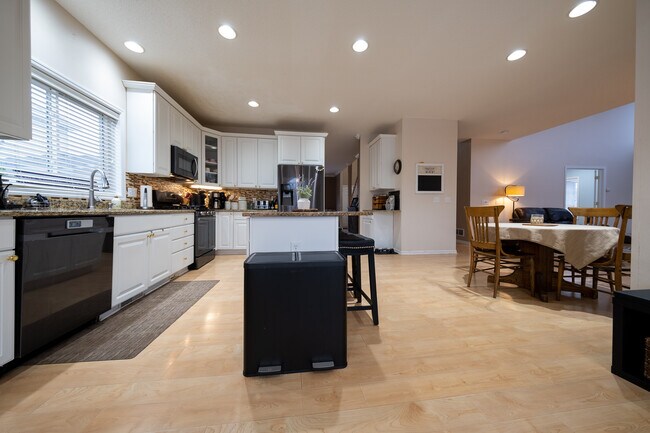 Building Photo - 17885 Haralson Dr