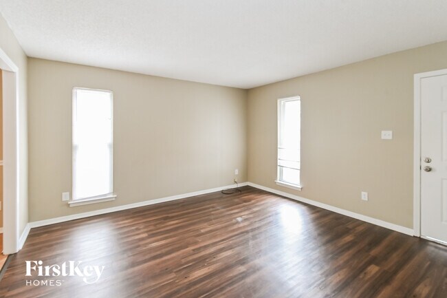 Foto del edificio - 6630 Windflower Ln