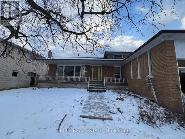 Photo du bâtiment - 3592 Swirlingleaves Crescent