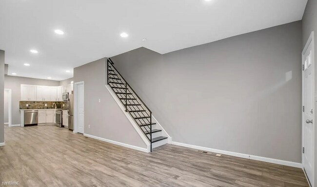 Foto del edificio - 3 br, 1.5 bath Townhome - 1628 North Dover...