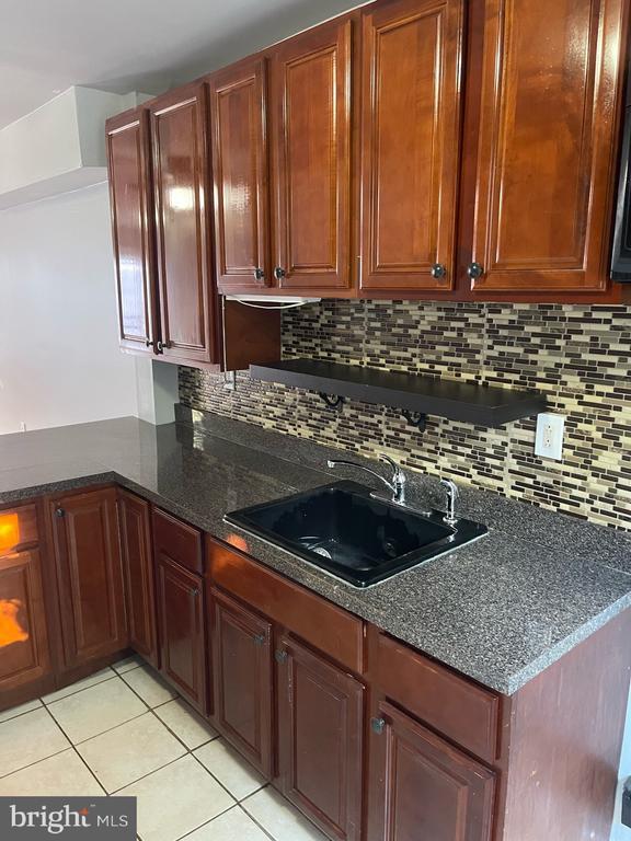 Building Photo - 1810 N Chapel St