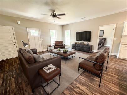 Foto del edificio - 207 Silverthorn Dr