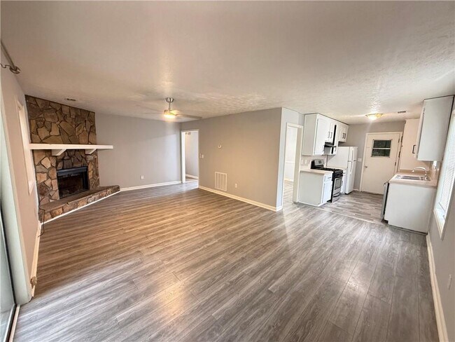 Foto del edificio - 290 W Junction Ct NW
