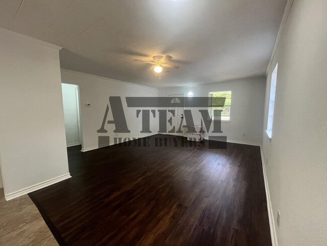 Building Photo - Fully Remodeled 3 Bedroom 2 Bathroom