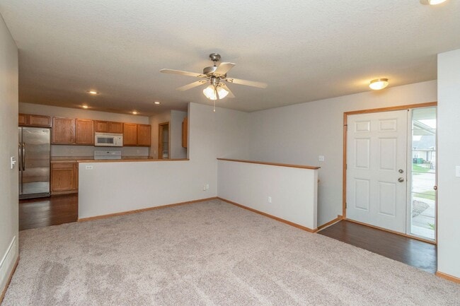 Building Photo - FULLY FENCED IN YARD!! 3 Bedroom, 2.5 Bathroom Home in Ankeny