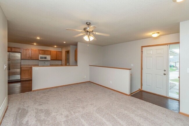 Foto del edificio - FULLY FENCED IN YARD!! 3 Bedroom, 2.5 Bathroom Home in Ankeny