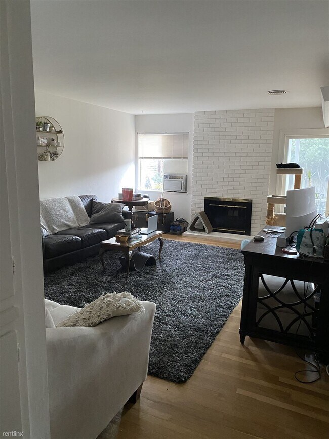 Building Photo - 2 br, 1 bath Duplex - 2910 Rosemary Lane