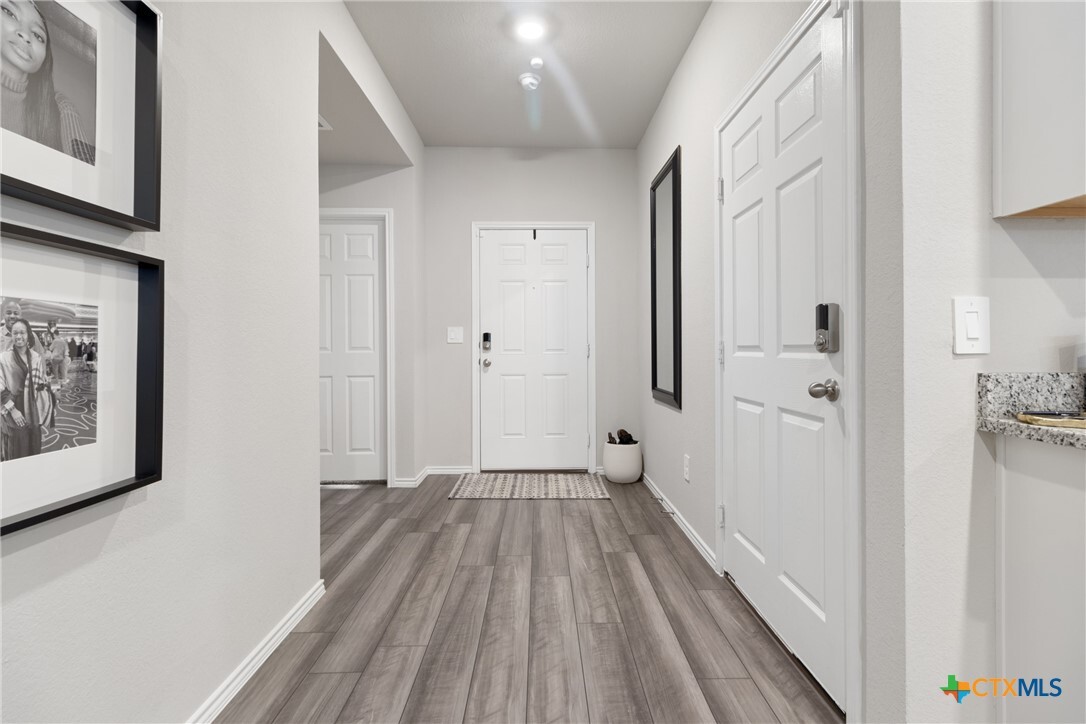 Foto principal - 2326 Aylesbury Dr