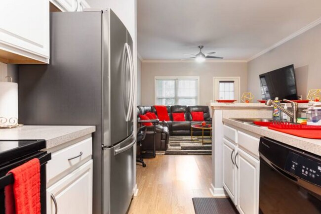 Foto del edificio - 2700 Pine Tree Rd NE