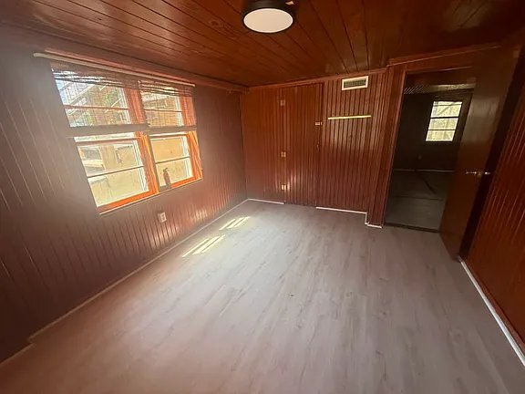 Building Photo - 407 16th Ave S