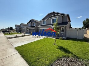 Building Photo - 4706 W Oak Ave