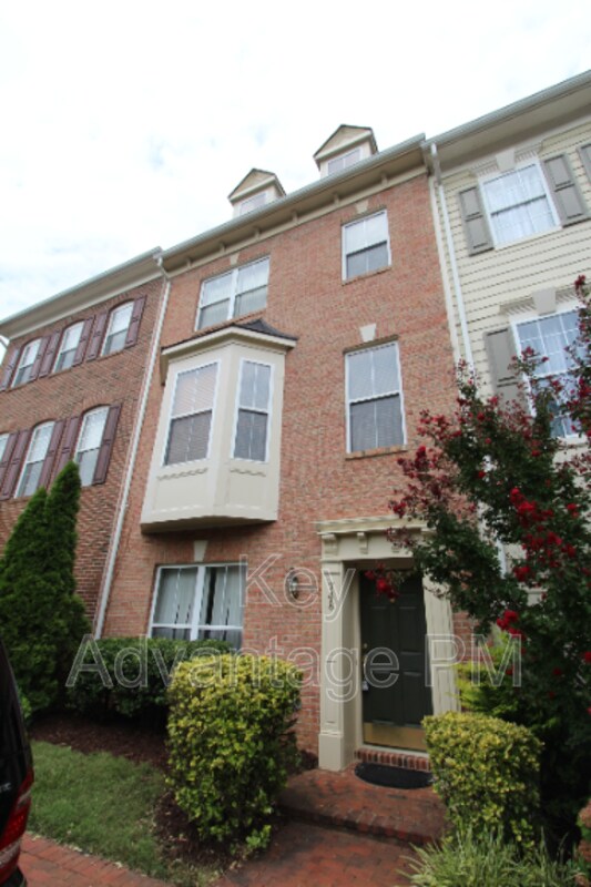 748 Monument Ave, Woodbridge, VA 22191 Townhome Rentals in Woodbridge