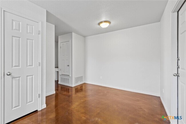 Building Photo - 3749 W Amity Rd