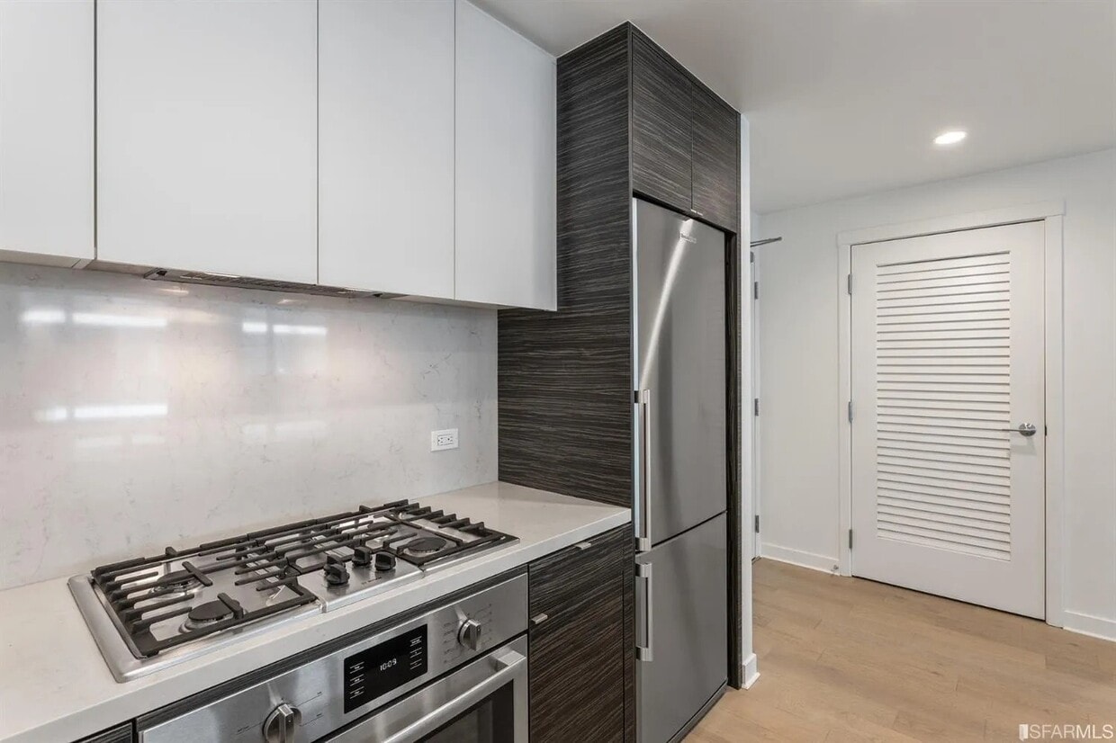 Photo - 1688 Pine St