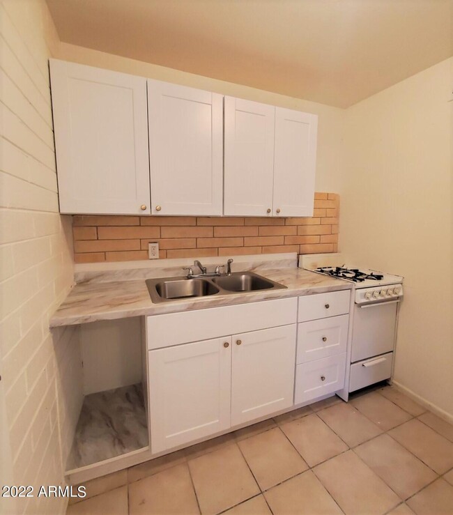 Building Photo - 1519 W Desert Cove Ave