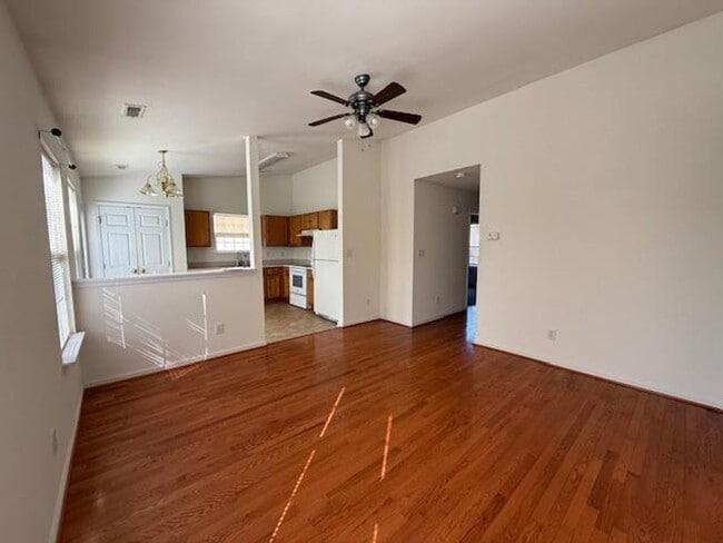 Foto del edificio - 4116 Taylor Oaks Dr