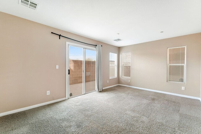 Building Photo - Flexible Three-Story Gated Home with Mountain Views & Modern Kitchen!