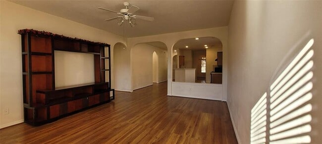 Building Photo - 12908 Southern Valley Dr