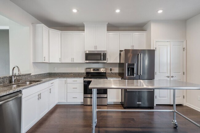 Foto del edificio - Beautiful 3 Story townhome waiting for you!
