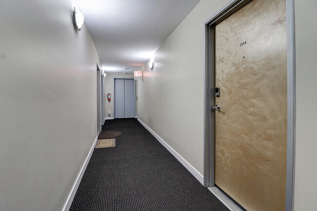 Foto del edificio - 811 W Eastwood Ave